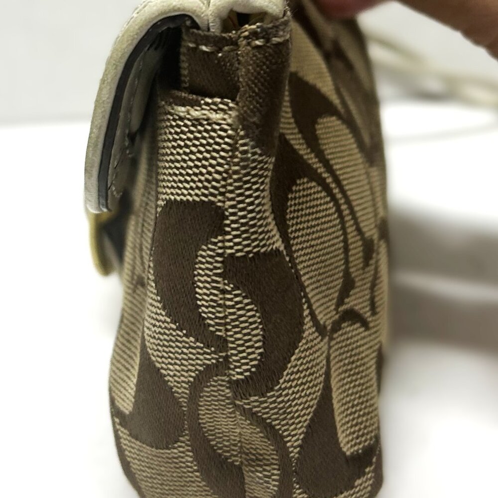 COACH wristlet/clutch - Picture 4 of 9